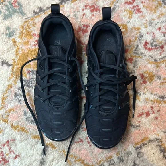 Nike Tennis Shoes - Picture 3 of 5